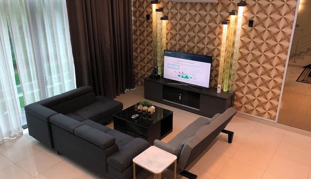 Cozy Private Pool Villa Puchong South up to 25 Pax in Seri Kembangan