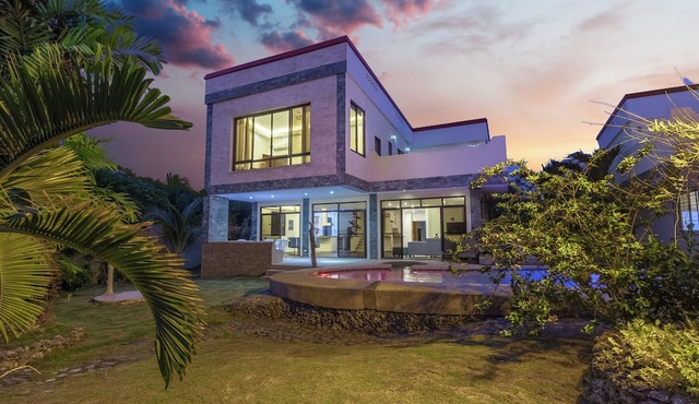 Luxury Charming 3-Bedroom Villa 300m2, directly on the Sea, Panglao,Bohol in Panglao