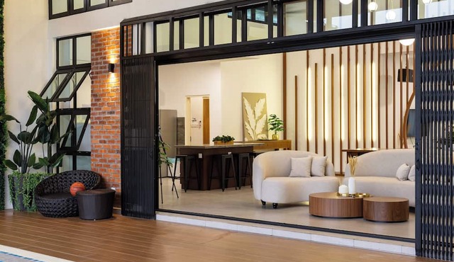 BY THE LAKE VILLA in serene Semenyih with AC, WiFi. in Semenyih