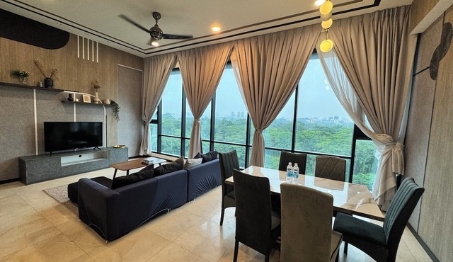 Grand Lumia Suite At Opus Residence