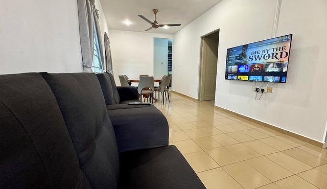 10pax 3-bedroom house with WiFi and AC ALMA@Near AEON大山脚 in Bukit Mertajam