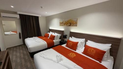 S Empire Hotel