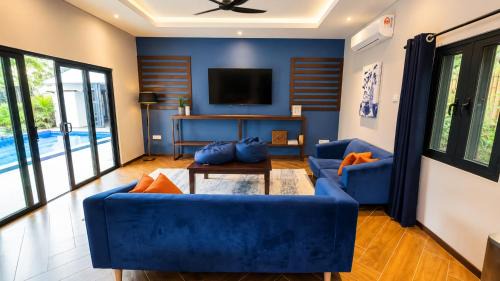 Charis Janda Baik Semi D Villa 6: 3 Bedroom + Pool