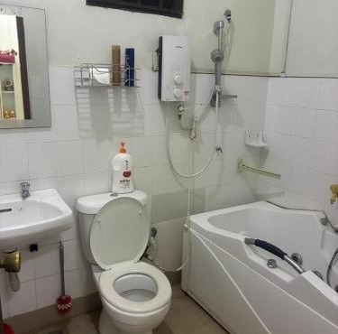 Private 1-Bedroom Upstairs Suite-Megah Ria in Masai