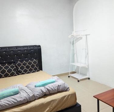 Shared Bathroom Queen Kota Permai