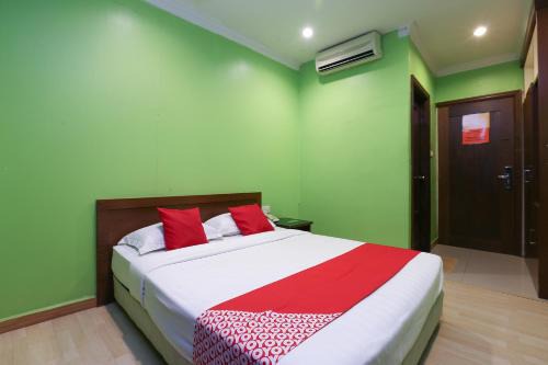 OYO 90098 Goa Inn Hotel