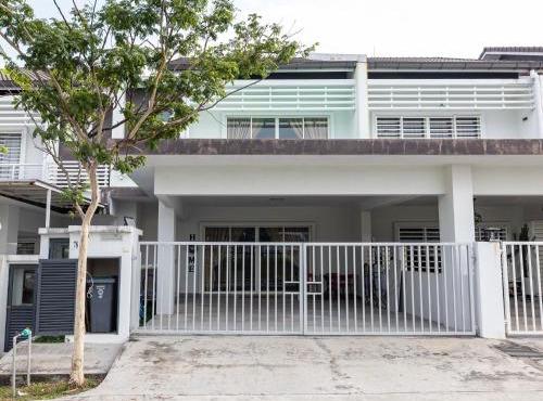Modern 5-Bedroom House BBQ Event at Nilai by HCK