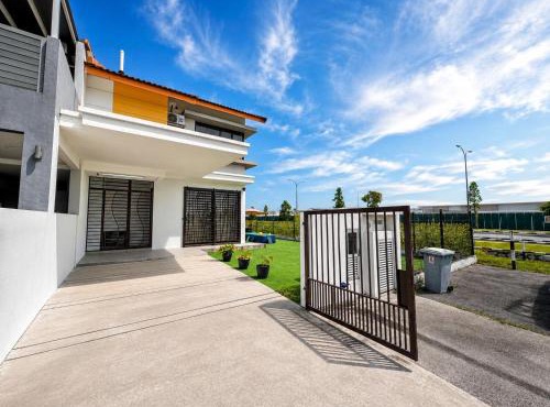 4BR Landed Banting Homestay