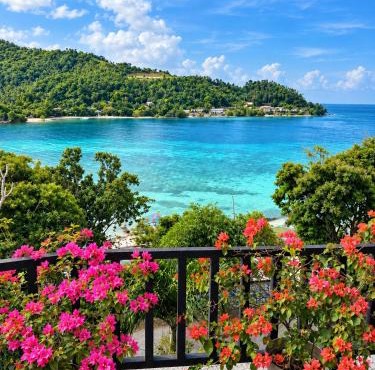 Lonos Circle Ocean View Room in Romblon