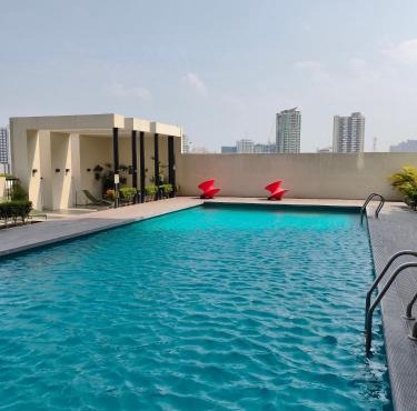 Modern Studio Near IT Park with Pool & Fast WiFi - The Median in Cebu City