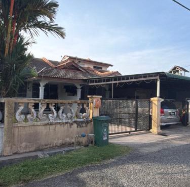 Homestay Taman Anggun Paka - Belakang BSN Paka in Paka