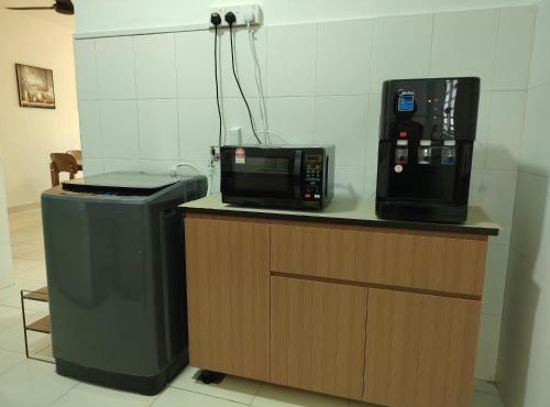 Maison Inn - Affordable Sleeps 6 to 13 near Tebrau AEON & Toppen in Johor Bahru