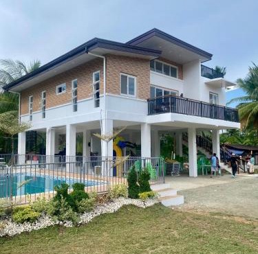 Modern Farmhouse in Claver