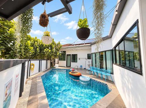 Fairy Retreat Private Pool Cottage IPOH, BBQ, KTV, 15 pax in Ipoh