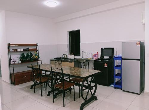 Homestay single room near MRT train airport in Seri Kembangan