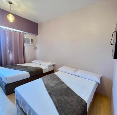 Deluxe Twin Bed at Sunvida Tower across SM CITY