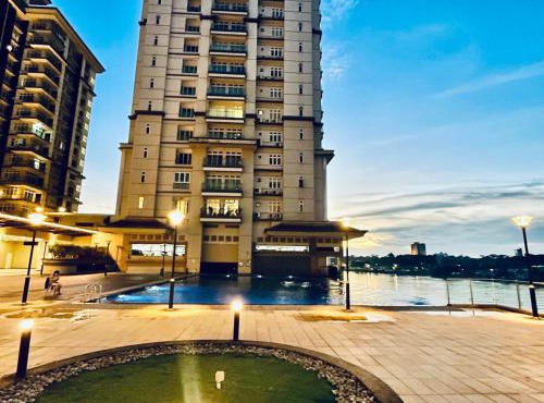 Kuching City Center Riverine Apartment With Balcony and Nice View