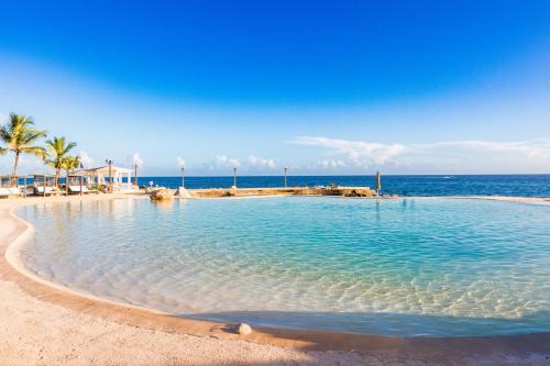 A pasos del mar, con piscinas infinitas, Wifi de alta velocidad in Bayahibe