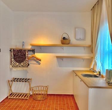 Mersika Aluna Beachfront Studio Garden View 10mins drive from Mersing Jetty Town
