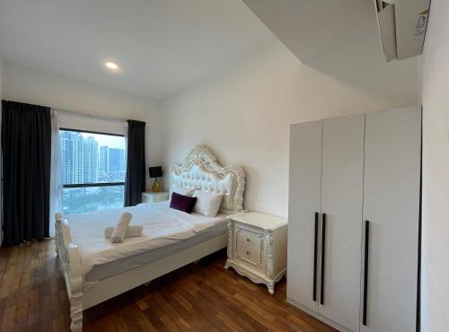 CLASSY SUITE's R E I Z Z RESIDENCE
