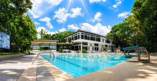 Ouans The Farm Resort Lucena City in Ilayang Dupay