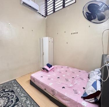 D Anggun Homestay