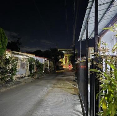 Santa Cosy villa private unit A - 2BR Apt Fast Wi-Fi, Netflix included hot showers in Caingin