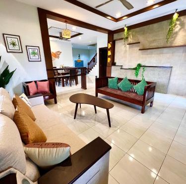 Balinese Homestay at Town Area 18pax Nice Garden suitable forEvent