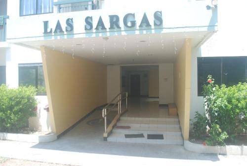 Charm Condo Just Steps from Enchanted Kingdom Sargas