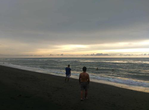 Beach House in Belison, Antique up to 8 with AC, Wi-Fi, Kitchen Fully Furnished