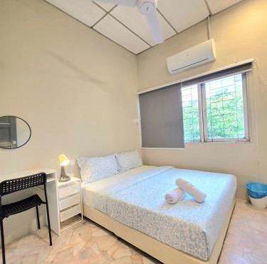 Room at Macalister nearto LohGuanLye Specialists in George Town