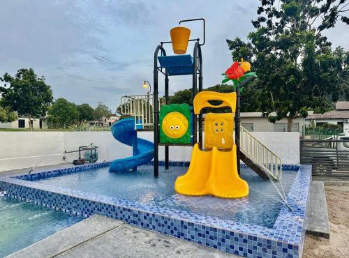 Mini waterpark Pool BBQ Karaoke Game Station Luxury Villa 40pax A famosa resort Lot 1054 in Kampong Alor Gajah