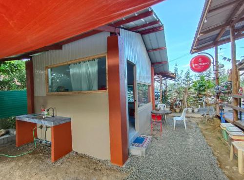 Red's Cafè & Resto- Glass Cabin