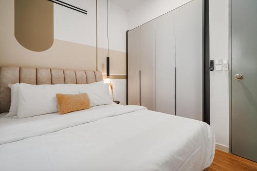 M Vertica Cheras by Xuites - 7 pax - Free Netflix - MRT at 500m - 15 mins to KLCC & TRX