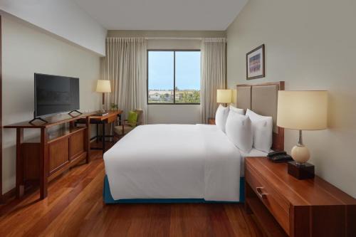 Holiday Inn & Suites Batangas LimaPark by IHG