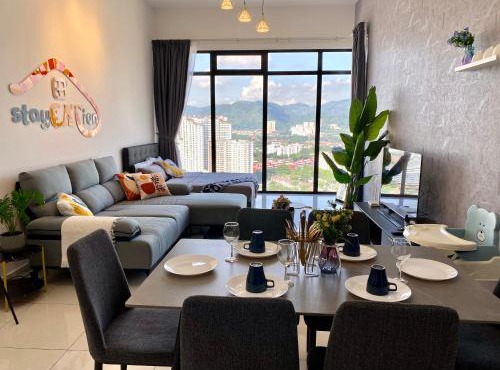 Beacon Executive Suite by stayCATion Homestay