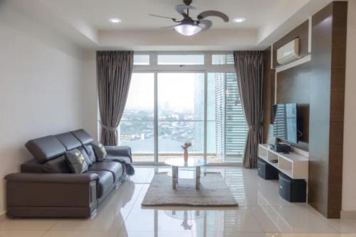KSL JB City suite NETFLIX WIFI Youtube