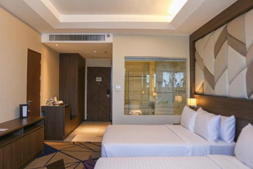 Luxent Hotel in Manila