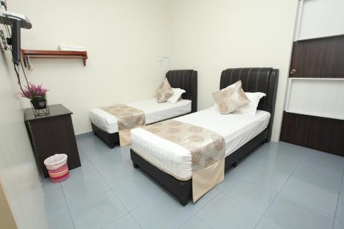 WARNI 48 Whole Or Room in Muar