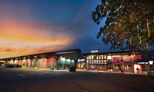 THE WOOD BOUTIQUE HOTEL in Muar